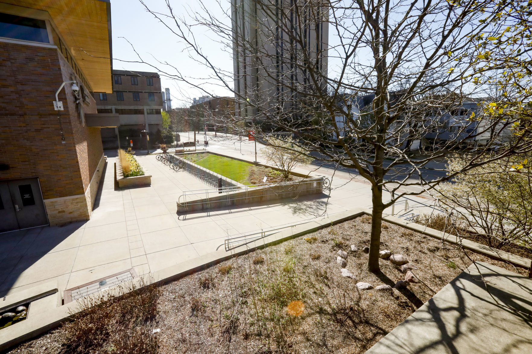 UW Empty Campus 043020 29-04302020162422